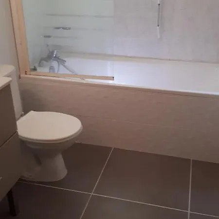 T1 Hyeres, Calme, Piscine, Clim, Wifi, Parking, Centre Apartment