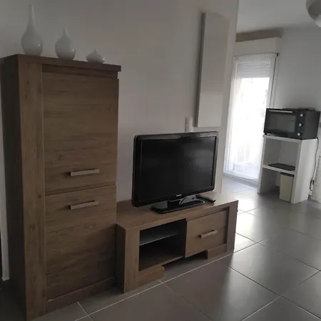 T1 Hyeres, Calme, Piscine, Clim, Wifi, Parking, Centre Hyeres