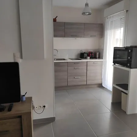 T1 Hyeres, Calme, Piscine, Clim, Wifi, Parking, Centre Apartment