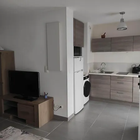 T1 Hyeres, Calme, Piscine, Clim, Wifi, Parking, Centre Hyeres