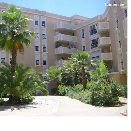 Climatise T1 A Hyeres, Dans Avec Gardien, Calme, Parking, Wifi 아파트