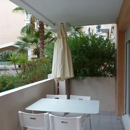 Climatise T1 A Hyeres, Dans Avec Gardien, Calme, Parking, Wifi 아파트 *